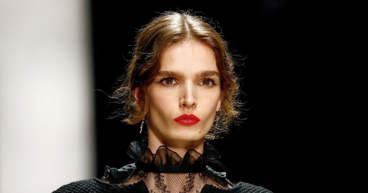 Τα red wine lips συνεχίζουν να κυριαρχούν στις τάσεις – Το επιβεβαίωσε ο οίκος Dolce & Gabbana