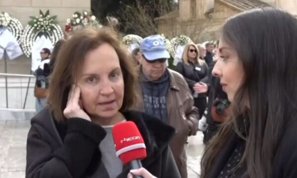 Συγκλονισμένη η Ευαγγελία Δομάζου στην τελετή της Μαρινέλλας: «Επισκεπτόταν καθημερινά τη μητέρα μου στο νοσοκομείο»