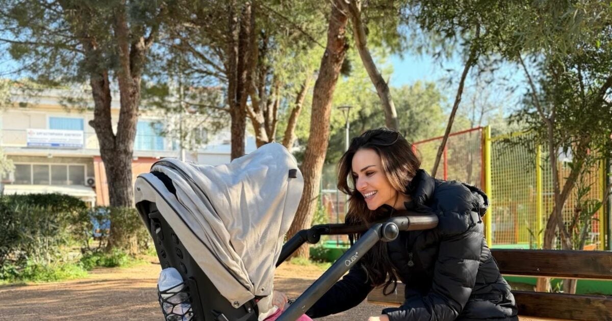 Ελένη Τσολάκη: Η έξοδος με την 11 μηνών κορούλα της και το δημόσιο «Σ’αγαπώ»