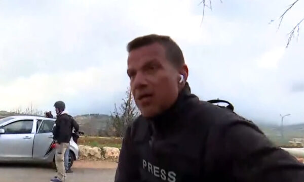 Η δραματική στιγμή που ο ρεπόρτερ της ΕΡΤ, Γιώργος Σιδέρης, διαφεύγει στο Ισραήλ – Δείτε το βίντεο