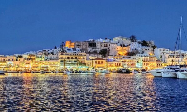 Το ελληνικό νησί που αγαπούν οι Ιρλανδοί: «Παραλίες με λευκή άμμο και γαλαζοπράσινα νερά»