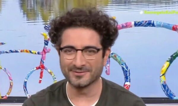 Λάμπρος Φισφής: «Η σάτιρα δεν γνωρίζει όρια, τα καθορίζει ο κωμικός»