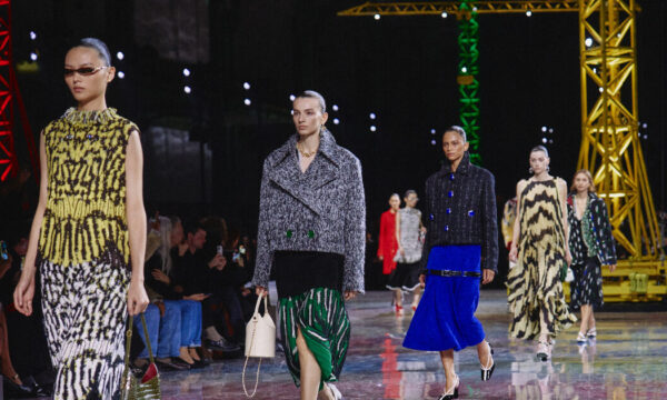 Chanel FW26: Η καινούργια συλλογή χαρίζει στη γυναίκα την ελευθερία να μεταμορφώνεται όπως επιθυμεί