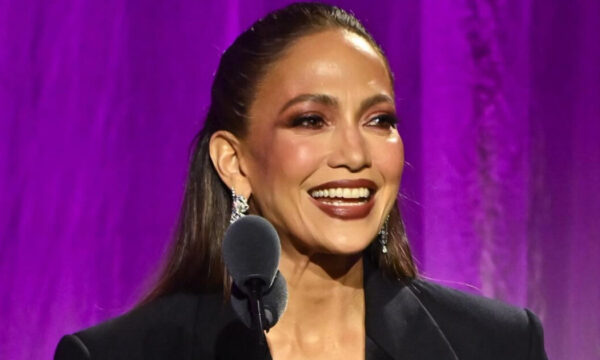Η Jennifer Lopez στο Women’s Cancer Research Fund στο Beverly Hills με σχέδιο Celia Kritharioti!
