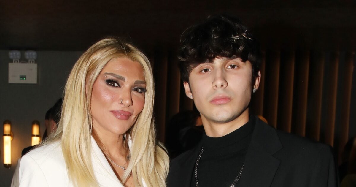 Αγγελική Ηλιάδη: Το βίντεο με τον 20χρονο γιο της, Μπάμπη Λαζαρίδη από την κατοικία τους – «Εξαιρετικά όμορφη γυναίκα η Ρία Ελληνίδου»