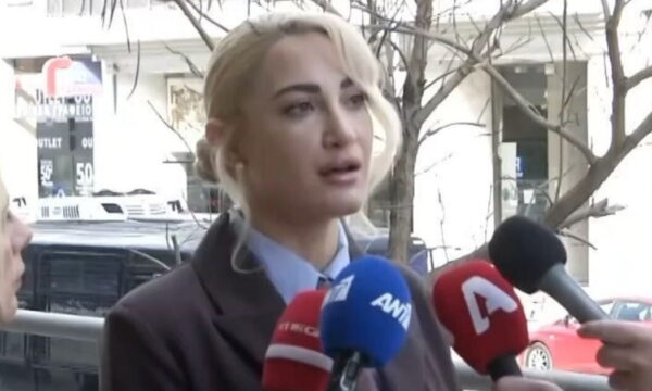 Ιωάννα Τούνη: 8 προβολές του επίμαχου βίντεο στο δικαστήριο – Στο πλευρό της ο αγαπημένος της