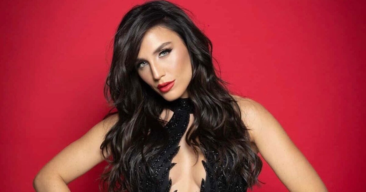 Ιουλία Καλλιμάνη: Δύο ακυκλοφόρητα κομμάτια της που έχουν σαρώσει στα social media