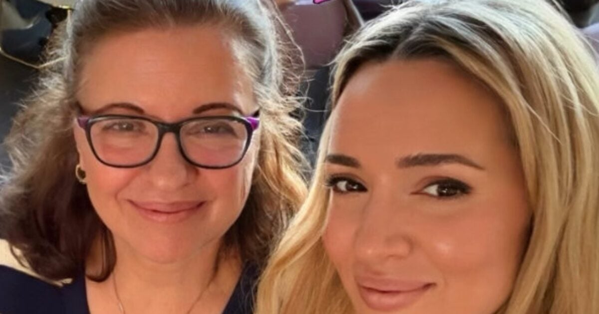 Καλομοίρα: Η αναπάντεχη έκπληξη στη μητέρα της για τα 70α γενέθλια και οι ευχές