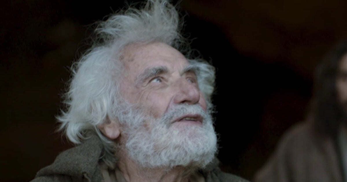 Οι Αθώοι: Η συναρπαστική ερμηνεία του Χρήστου Καλαβρούζου ως Ερημίτη