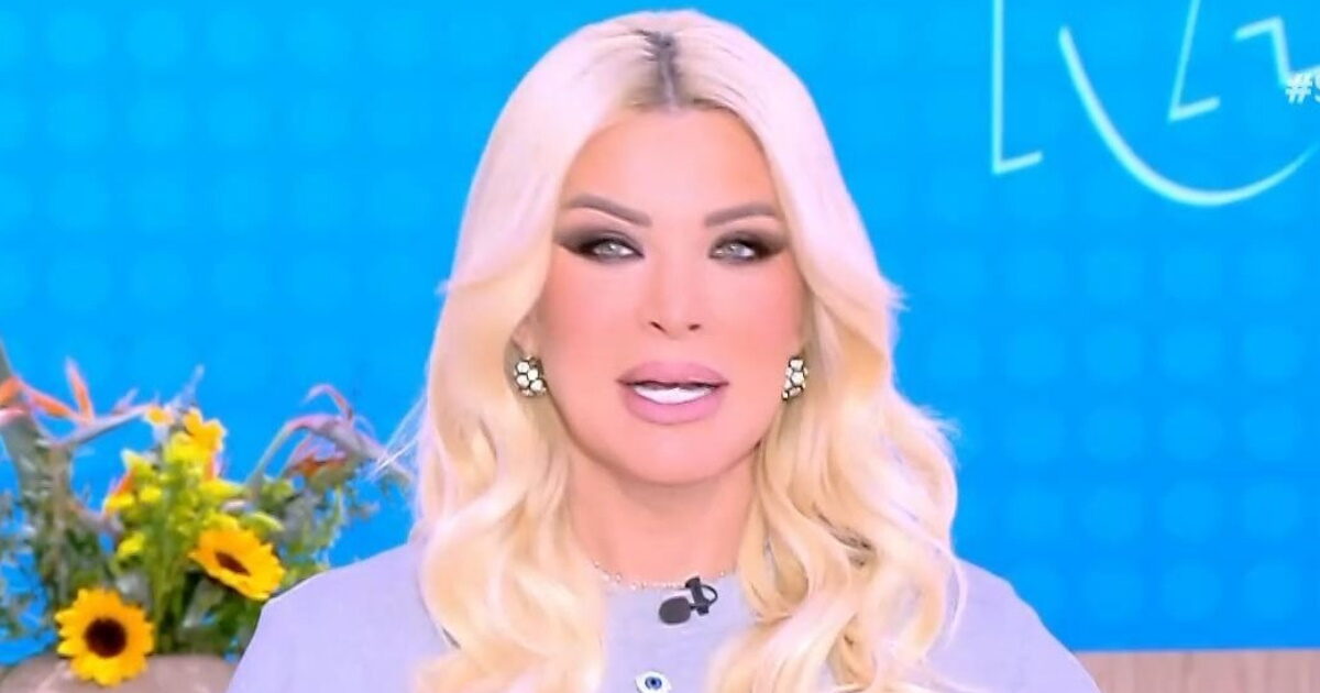 Κατερίνα Καινούργιου: Αντιδρά για τον σκηνοθέτη της, μετά το viral στιγμιότυπο με το σάντουιτς – «Δεν ντρέπεστε για όσα γράφετε;»