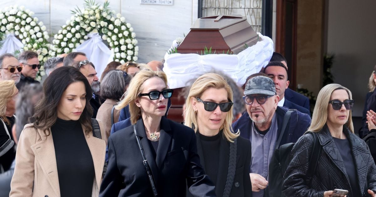 Αποχαιρετισμός Θρασύβουλου Γιάτσιου: Καλλιτέχνες συγκεντρώθηκαν στο Α’ Νεκροταφείο