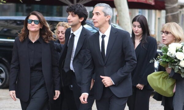 Μαρινέλλα: Σε κλειστό οικογενειακό κύκλο η ταφή στην Κηφισιά – Οι μουσικοί της ερμήνευσαν τα τραγούδια της