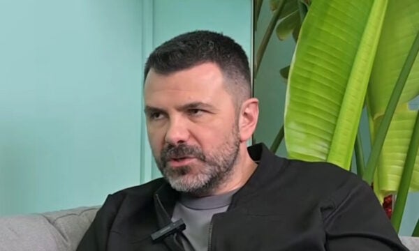 Γιάννης Κολοκυθάς αποκαλύπτει: «Δεν διατηρώ σχέσεις με τον πατέρα του – Έχω πληγωθεί βαθιά»