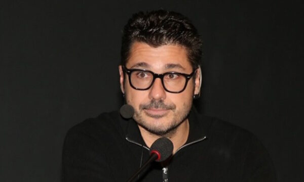 Λάμπρος Κωνσταντάρας: «Η ζωή του παππού μου θα άξιζε να γίνει ταινία, ο κόσμος αγνοεί το 90% από όσα είχε ζήσει»