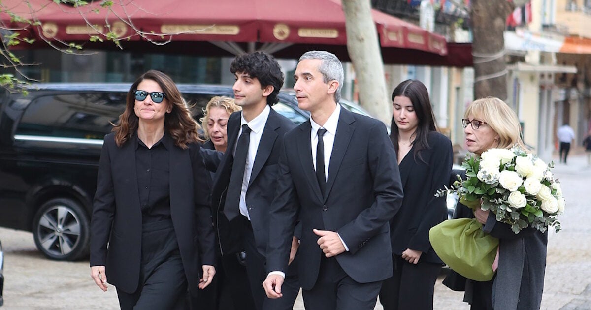 Αποχαιρετισμός Μαρινέλλας: Μεγάλη προσέλευση στο λαϊκό προσκύνημα στη Μητρόπολη Αθηνών