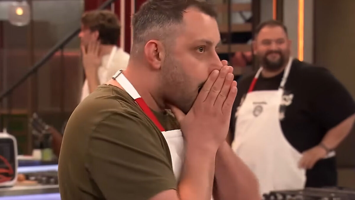 MasterChef: Διαγωνιζόμενος εισέβαλε στο πλατό και έσπασε την τζαμαρία – Δείτε το βίντεο
