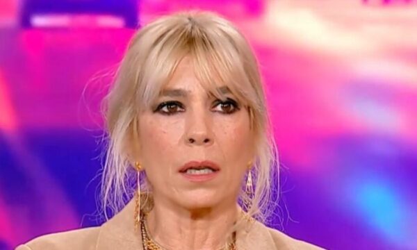 Μυρτώ Αλικάκη: «Η μητρότητα δεν με έχει καταπιέσει, είναι ανακουφιστικό να υπάρχει άλλο κέντρο στον κόσμο»