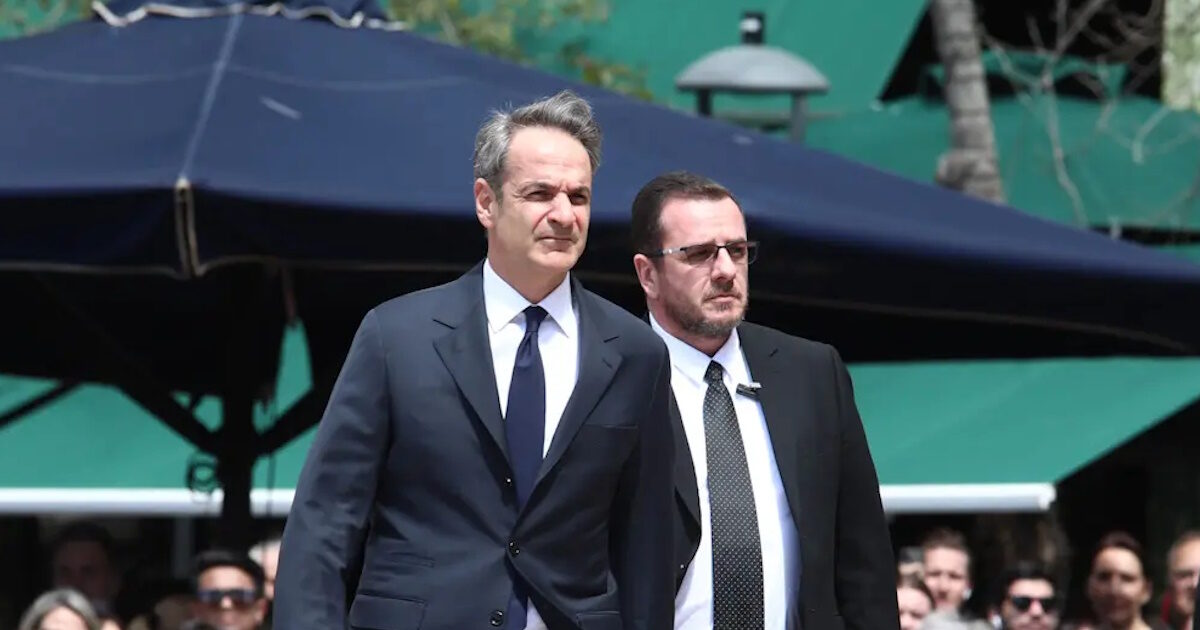 Ο Κυριάκος Μητσοτάκης στο τελευταίο αντίο της Μαρινέλλας στη Μητρόπολη Αθηνών