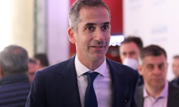 Κώστας Μπακογιάννης: Το βίντεο με την τούρτα και το μήνυμα για τα γενέθλια φέτος