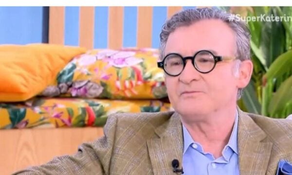 Νίκος Ορφανός: «Μόλις ανακάλυψα τον όγκο στο κεφάλι, ενημέρωσα αμέσως την οικογένειά μου – Ο γιος μου με συνόδευσε στην κλινική»