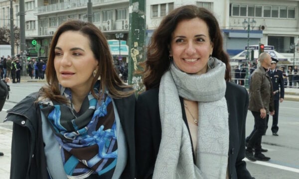 Όλγα Κεφαλογιάννη: Μαζί με τη νεότερη αδελφή της, Χριστίνα, στη μαθητική παρέλαση της 25ης Μαρτίου – Αποκλειστικές εικόνες