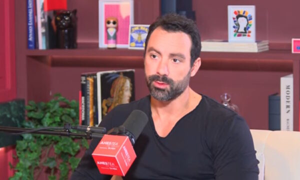 Σάκης Τανιμανίδης: «Το έκανα για το χρήμα και ήταν η μεγαλύτερη αποτυχία, τότε γεννήθηκαν οι δίδυμες»