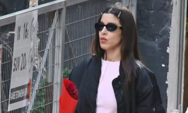 Μαρίνα Σάττι: Σόλο περίπατος στην καρδιά της Αθήνας – Εικόνες