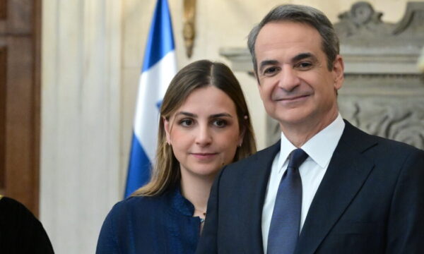 Σοφία Μητσοτάκη: «Εύχομαι να τελειώσει εδώ αυτή η αθλιότητα» – Ανέβασε το εισιτήριο της πτήσης της από Ομάν προς Αθήνα