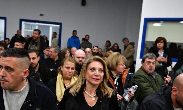 Δίκη για τα Τέμπη: «Μιλήστε ανοιχτά» – Η ένταση στην αίθουσα και οι δηλώσεις των οικογενειών