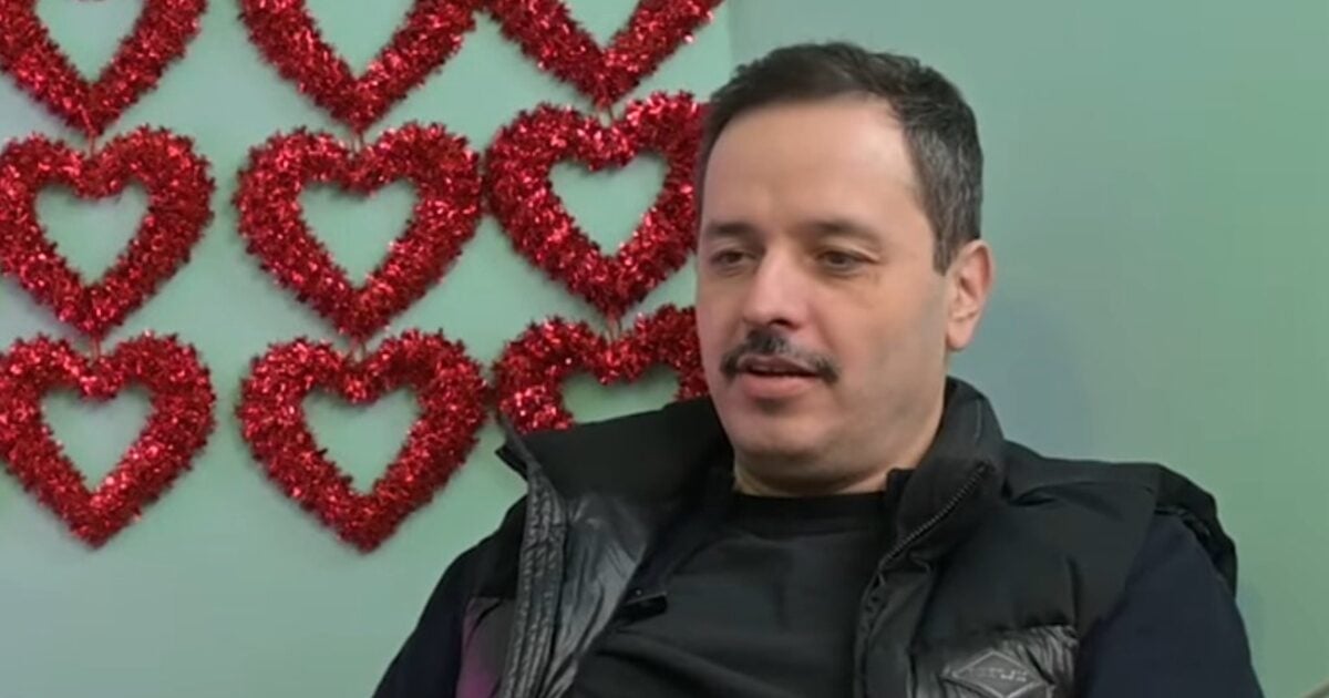 Αλέξανδρος Τσουβέλας: «Αν επιθυμούσα παιδιά, θα είχα – Είναι μια επιλογή που έχουμε κάνει με τη σύντροφό μου»