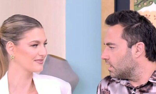 Η Σταματίνα Τσιμτσιλή «προξενεύει» Μαίρη Βυτινάρος και Κώστα Φραγκολιά: «Καθίστε να σας δούμε αν ταιριάζετε»