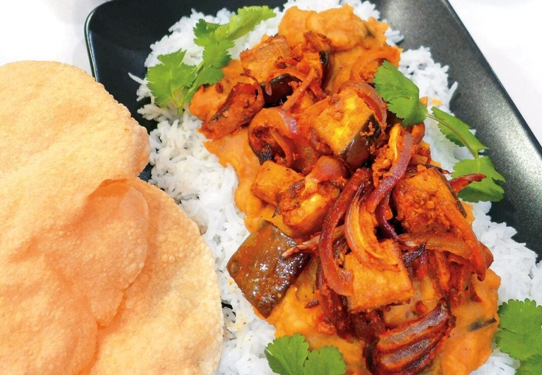 Μελιτζάνες-µε-πικάντικη-φάβα