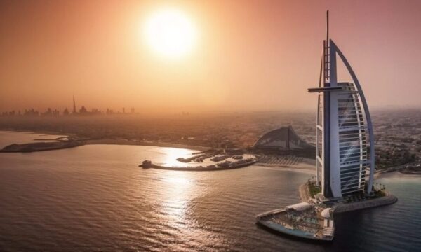 Το πολυτελές ξενοδοχείο Burj Al Arab στο Ντουμπάι κλείνει για 18 μήνες