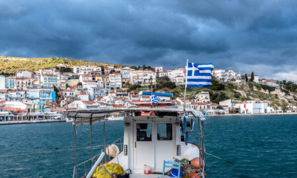 Αυτό είναι το νησί που τα γερμανικά μέσα θεωρούν «κρυμμένο θησαυρό» της Ελλάδας