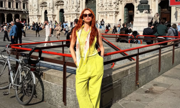 Έβελυν Καζαντζόγλου: Αποκαλύπτει γιατί το neon yellow κυριαρχεί αυτή τη σεζόν