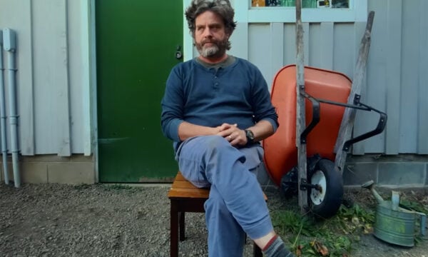 «This Is a Gardening Show»: Ο Ζακ Γαλιφιανάκης αποκαλύπτει τα μυστικά της κηπουρικής στο Netflix