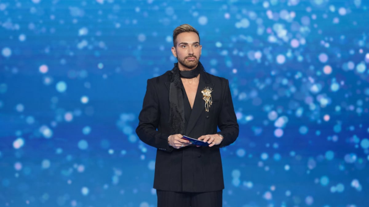 Νίκος Κοκλώνης και η στυλιστική δυαδικότητα της βραδιάς του J2US