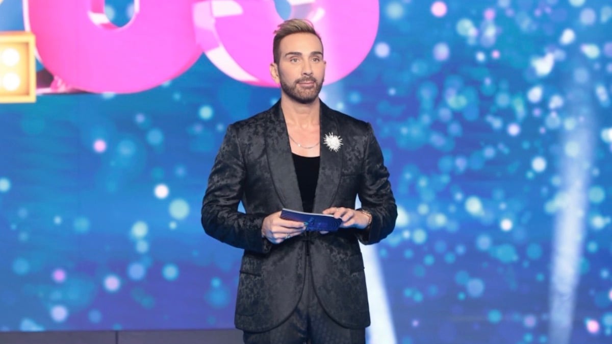 Νίκος Κοκλώνης: Το Dolce & Gabbana σακάκι με frog fastening που εντυπωσιάζει