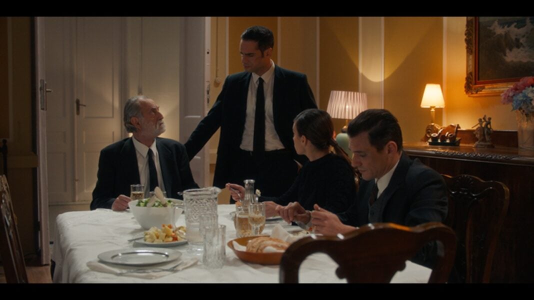 PORTO-LEONE-Στη-γειτονιά-με-τα-κόκκινα-φανάρια-13