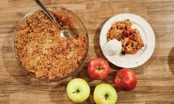 Apple crumble με cranberries