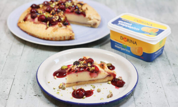 Πασχαλινή galette με κρέμα και δασικά φρούτα