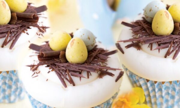Ανοιξιάτικα cupcakes με άρωμα μαστίχας και πορτοκαλιού