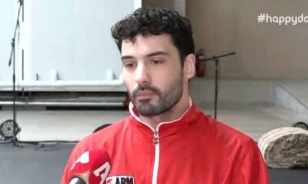 Δημήτρης Τσίκλης: «Η οικογένειά μου βίωσε σκληρές στιγμές στην κρίση – Ο πατέρας μου δεν είχε καν 2 ευρώ να μου δώσει»