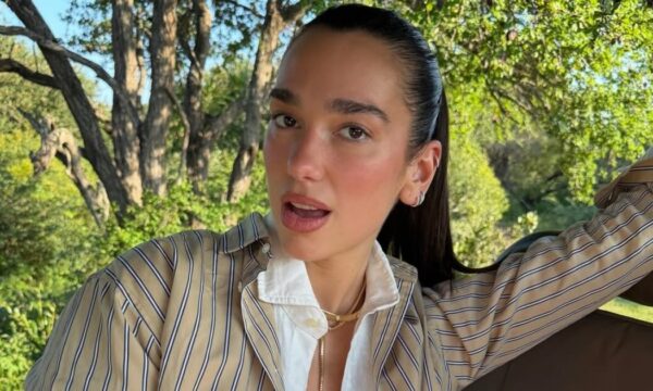 Το safari chic μανικιούρ της Dua Lipa, εμπνευσμένο από την αφρικανική της περιπέτεια, είναι ιδανικό για τον Μάιο