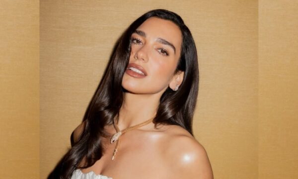 Micro-lining: Tο κόλπο της Dua Lipa για πιο πλούσια χείλη
