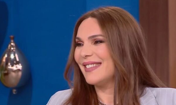 Η Ελεάνα Παπαϊωάννου για τη δεύτερη εγκυμοσύνη: «Η κόρη μου προέβλεψε την εγκυμοσύνη και γελούσαμε με τον άντρα μου»