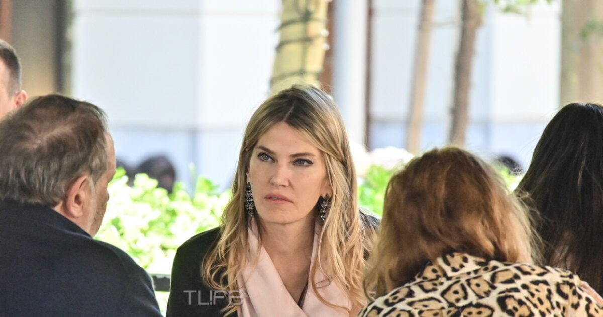 Εύα Καϊλή: Αποκλειστικές εικόνες από τη σπάνια εμφάνισή της στην καρδιά της Αθήνας