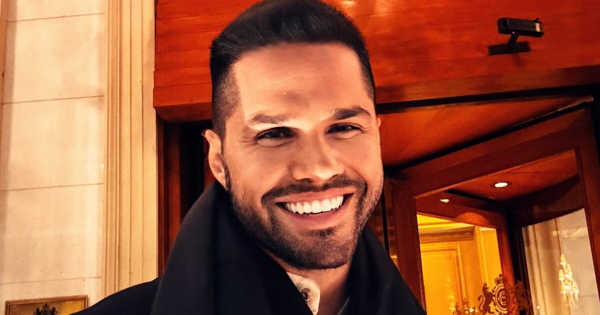 Γιώργος Τσαλίκης: Με τον Νικόλαο Ντε Γκρες και τους γιους του σήκωσαν τον επιτάφιο στην Εκάλη – Δείτε το βίντεο