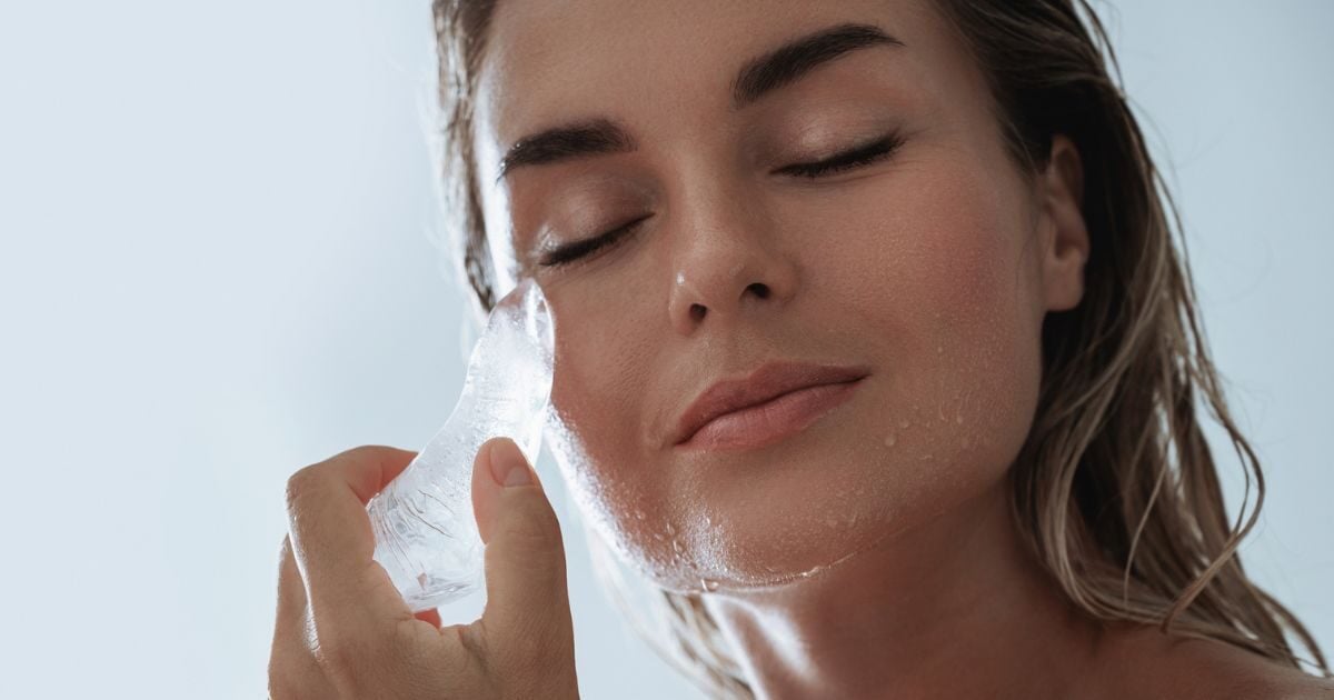 Ξυπνήσατε με κουρασμένο δέρμα; Όλα όσα χρειάζεται να γνωρίζετε για το «hangover skin» και πώς να το καταπολεμήσετε