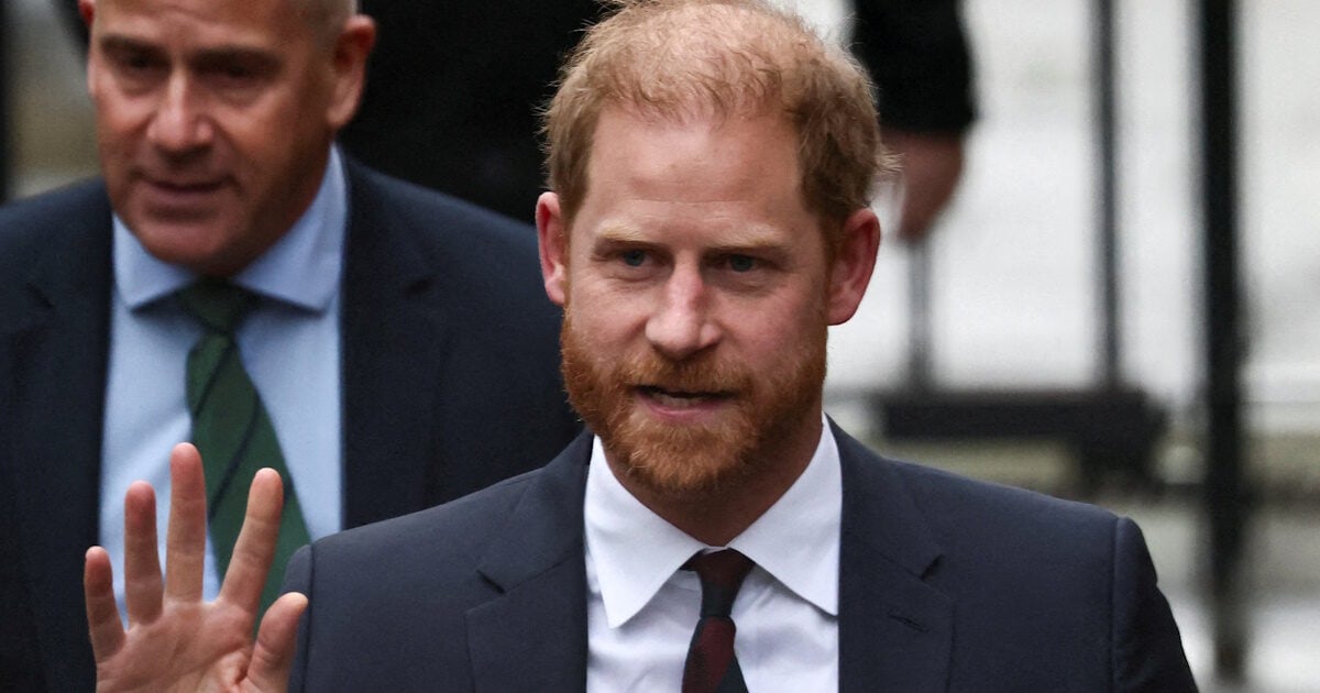 Πρίγκιπας Χάρι: Τα «καυτά» μηνύματα στο Facebook και το φλερτ με ρεπόρτερ που αγνοούσε την ιδιότητά της